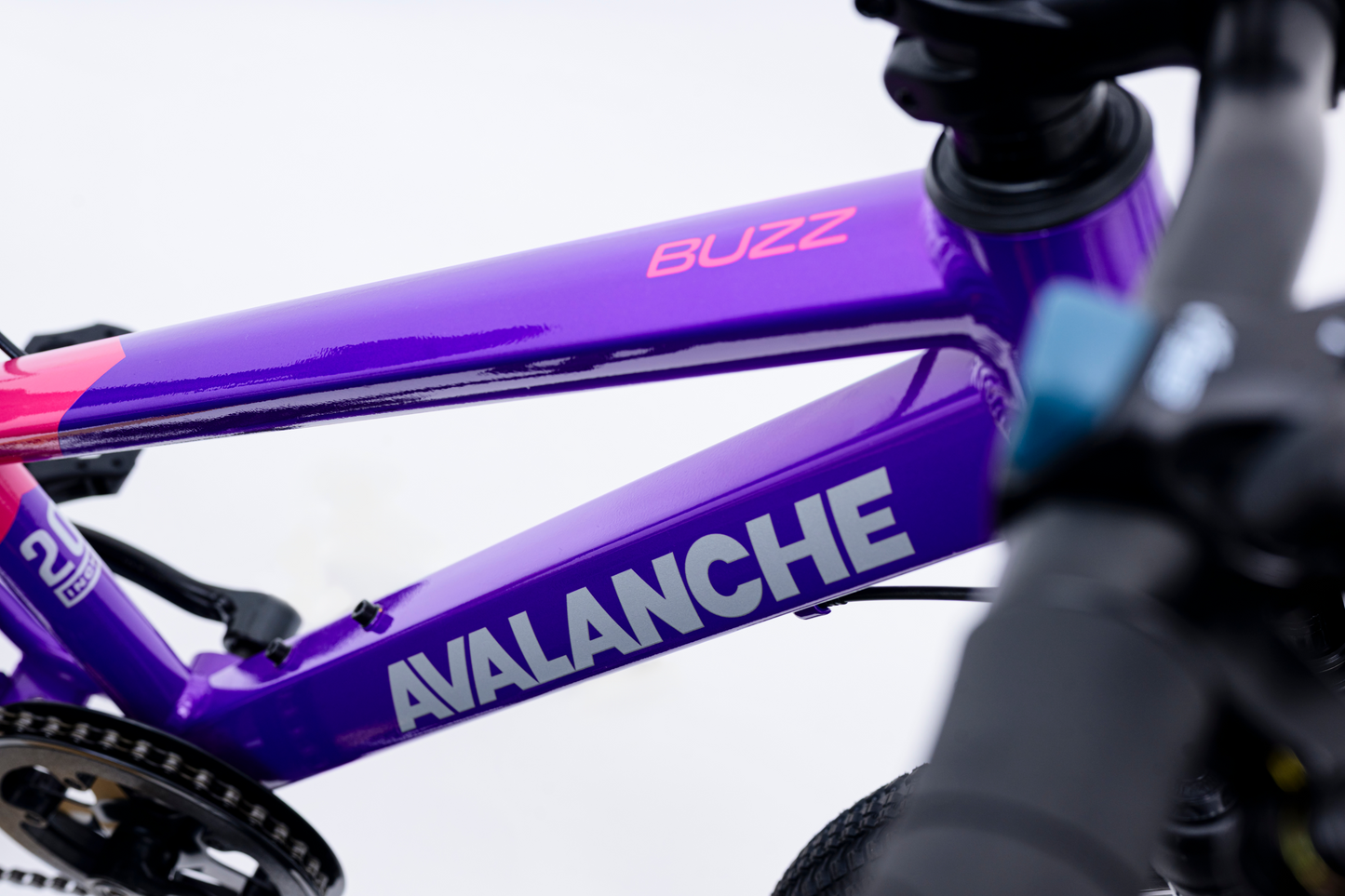 Avalanche Buzz 20"