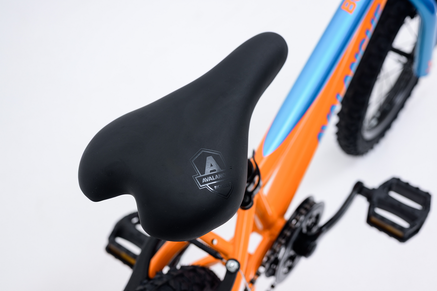 Avalanche Bolt 16"