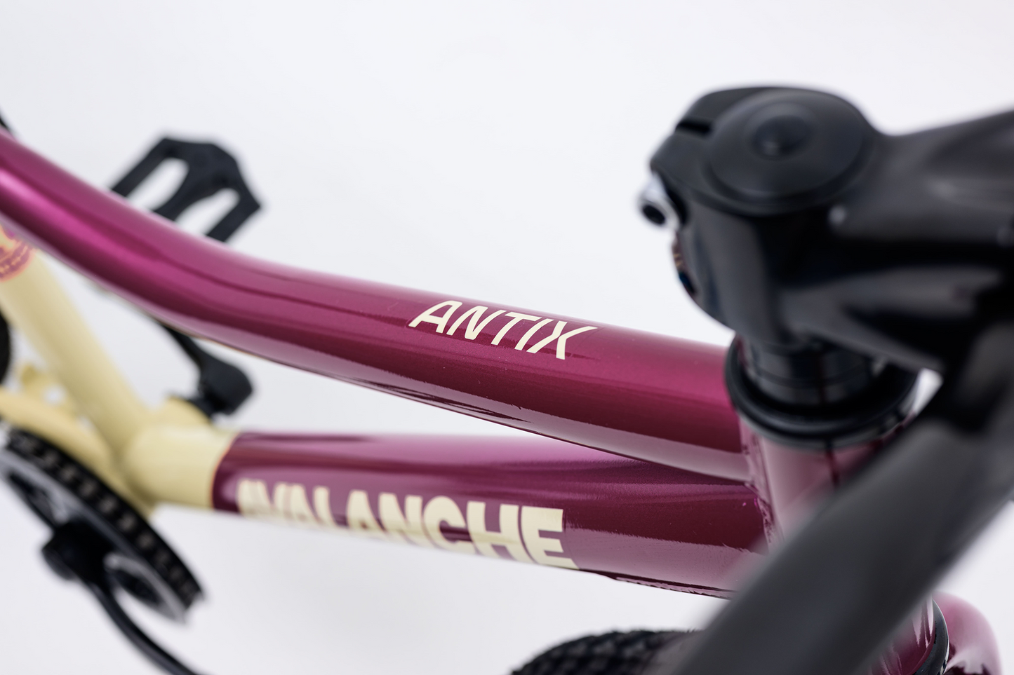 Avalanche Antix 20"