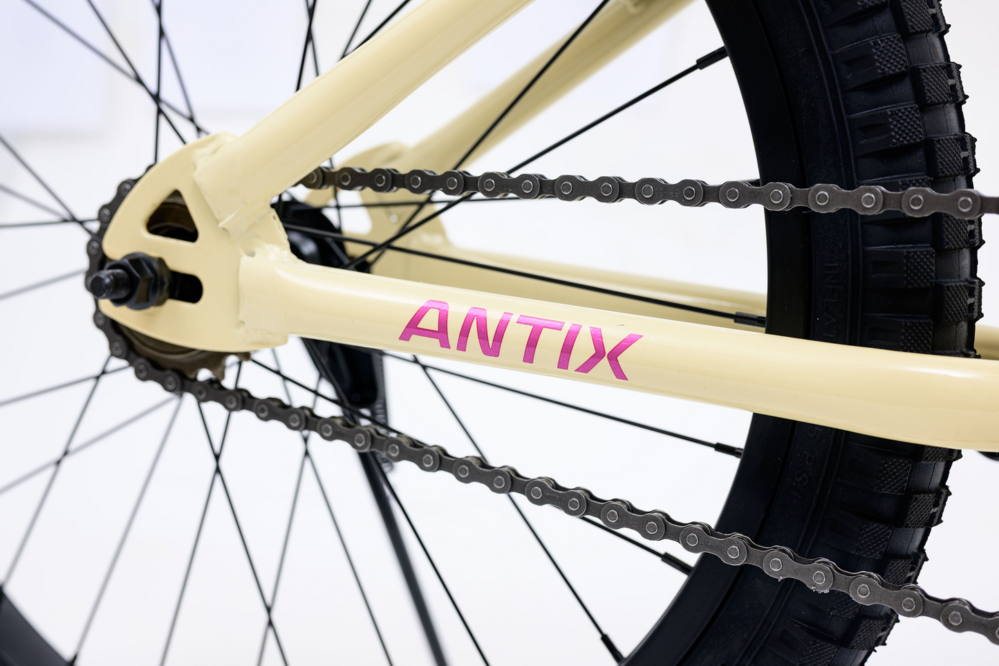 Avalanche Antix 20"