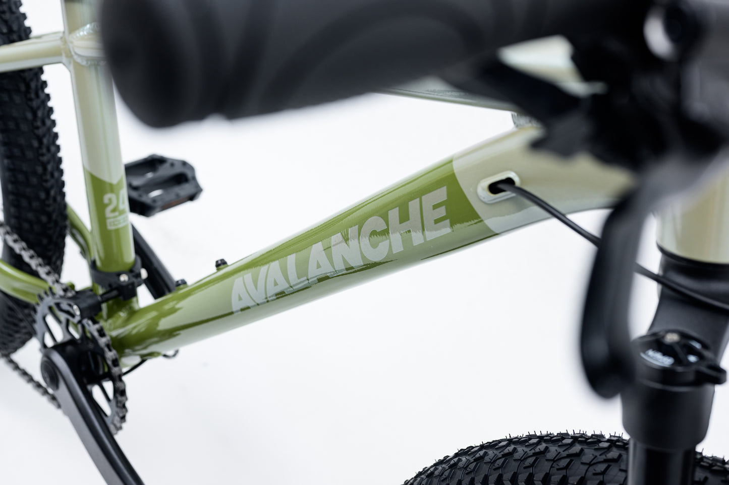 Avalanche Ignite 24"